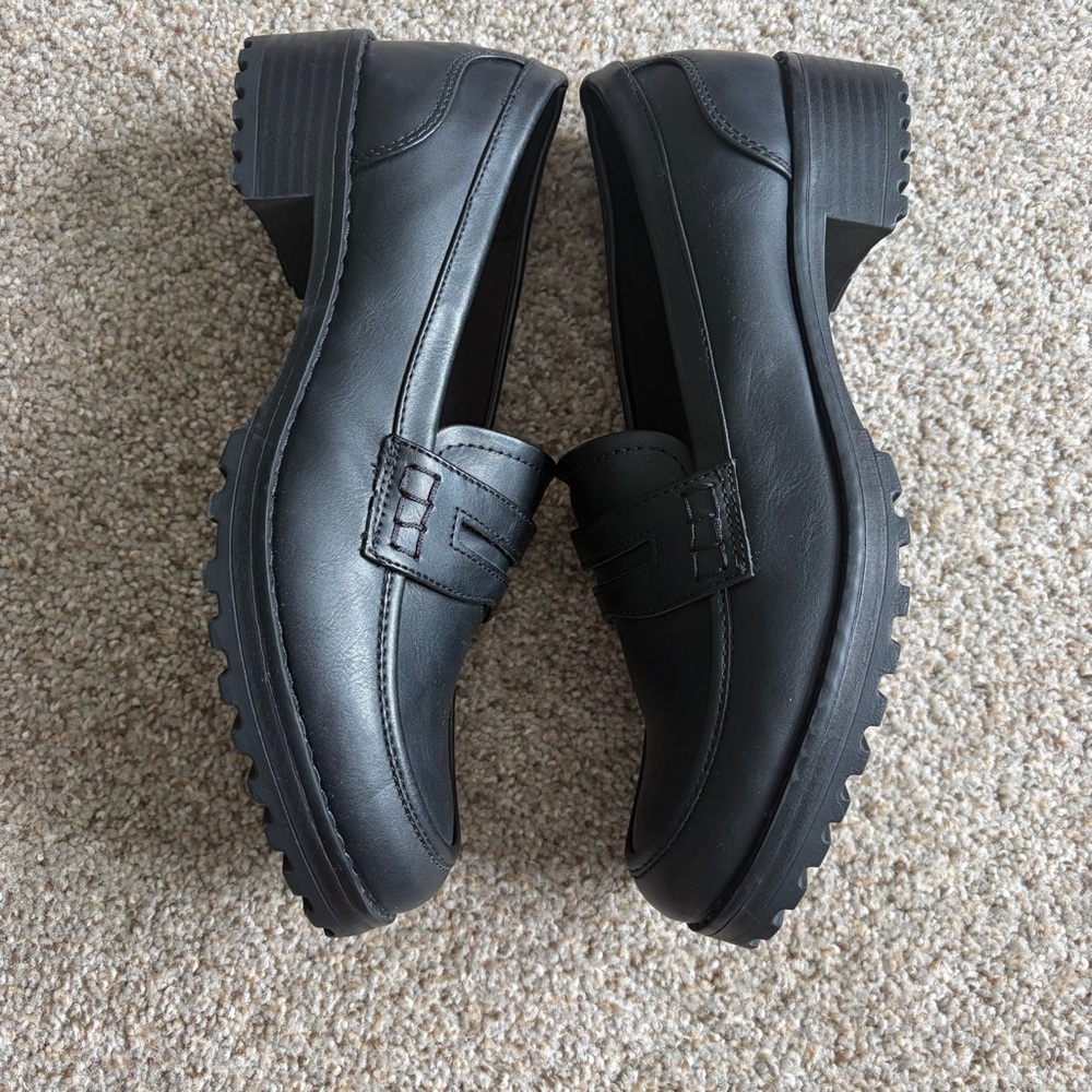 Classic Black Penny Loafers women size 9 - Picture 6 of 7